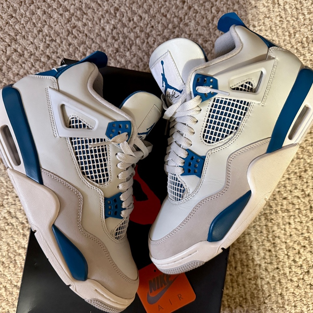 Jordan 4 Retro Military Blue 2024 - Size 9.5